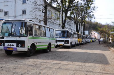 Людей на Буковинське віче звозили десятками автобусів