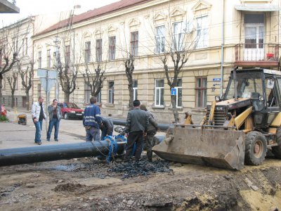 Вулицю Б.Хмельницького далі розкопують