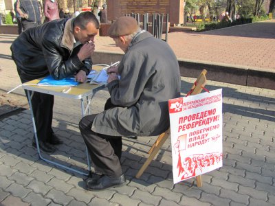 У Чернівцях з музикою і священиком відзначили річницю жовтневої революції