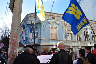 "Свободівці" пікетували консульство Румунії в Чернівцях