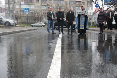 У Чернівцях освятили відремонтовану за 8 млн грн вулицю