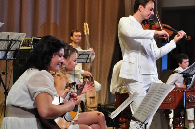 Оркестр "Крещендо" в Чернівцях зіграв на цимбалах хіт із фільму Тарантіно