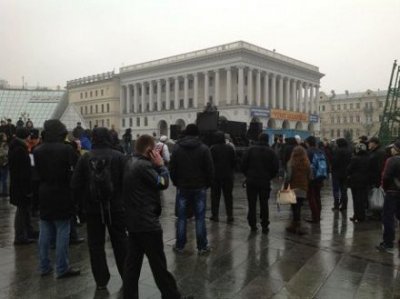 На Майдан приїхали судові виконавці виконувати рішення про заборону акцій