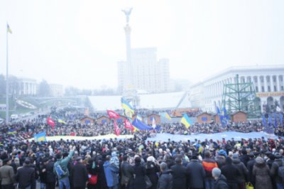 Європейська площа не вміщує всіх мітингувальників - говорять про 100 тисяч учасників