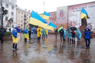 Cтуденти мерзнуть на Центральній площі, але не розходяться