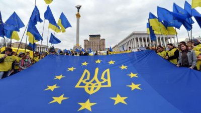 Мітингувальники на Майдані Незалежності та Європейській площі об’єдналися