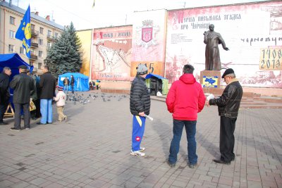 Євромайдан у Чернівцях не припиняється, тепер вимагаємо відставки уряду, - активіст