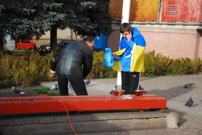 Євромайдан у Чернівцях не припиняється, тепер вимагаємо відставки уряду, - активіст