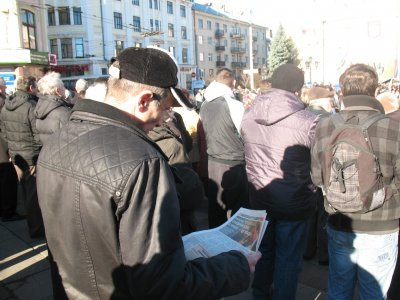 У Чернівцях розпочався мітинг - прийшли понад дві тисячі людей