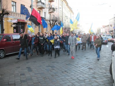 Молодь на вулицях закликає чернівчан долучатися до протесту