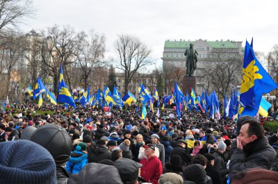 Всеукраїнське віче в Києві: розбиті вікна, штурмовики та оголошення революції