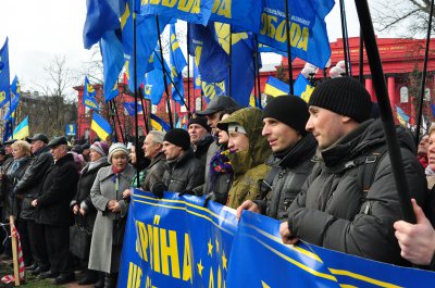 Всеукраїнське віче в Києві: розбиті вікна, штурмовики та оголошення революції