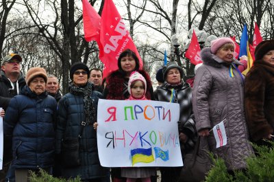 Всеукраїнське віче в Києві: розбиті вікна, штурмовики та оголошення революції