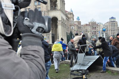 Всеукраїнське віче в Києві: розбиті вікна, штурмовики та оголошення революції