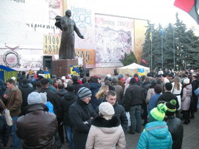 На Центральній площі молилися за потерпілих на Майдані