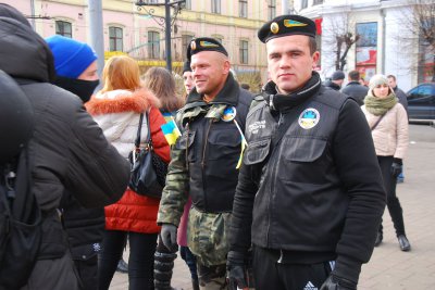 Чернівецький Євромайдан охороняють добровольці