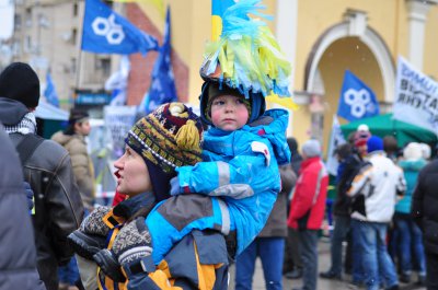 На Майдані безкоштовно годують Євроборщем та одягають у теплий одяг