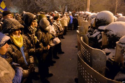 О ПЕРШІЙ НОЧІ СИЛОВИКИ РОЗПОЧАЛИ ЗАЧИСТКУ МАЙДАНУ