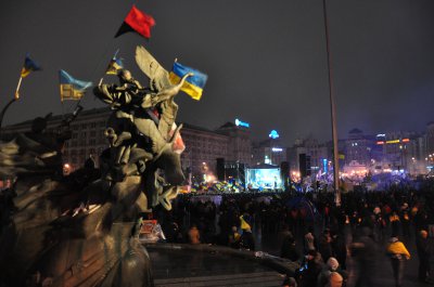 Вночі на Майдані встановили металеві "їжаки"