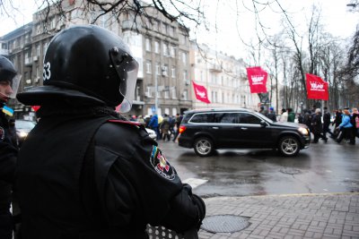 У Києві міліція намагається блокувати колони мітингувальників