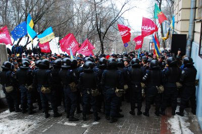 У Києві міліція намагається блокувати колони мітингувальників