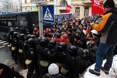 У Києві міліція намагається блокувати колони мітингувальників