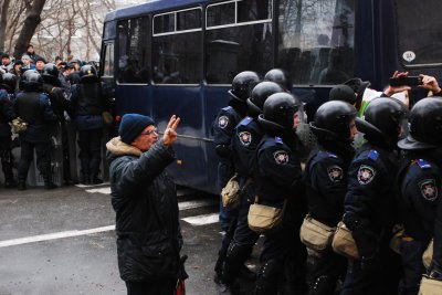 У Києві міліція намагається блокувати колони мітингувальників