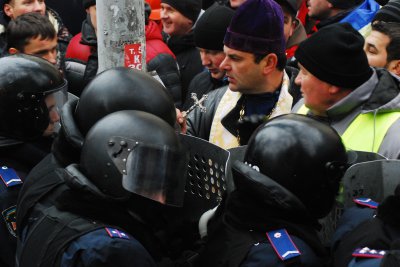 У Києві міліція намагається блокувати колони мітингувальників