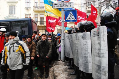 У Києві міліція намагається блокувати колони мітингувальників