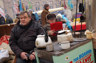 На Євромайдан прибувають тисячі людей