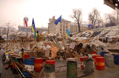 На Євромайдан прибувають тисячі людей