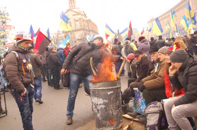 На Євромайдан прибувають тисячі людей