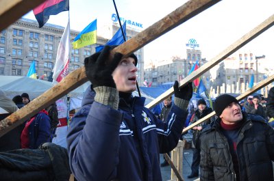 Фонтани на Майдані на зиму перетворюють у намети