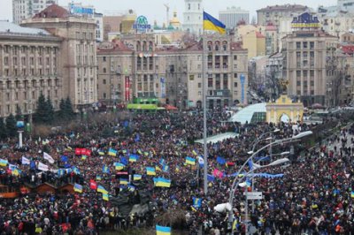 На Євромайдан вже возять закордонних туристів