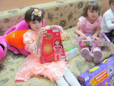 Дітям-сиротам привезли подарунки від Миколая
