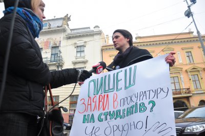 Студенти пікетували підписантів "доносу" в прокуратуру