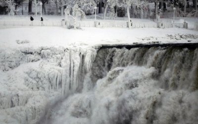 Через рекордний холод замерз Ніагарський водоспад