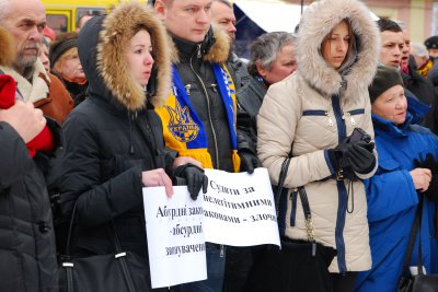 "Рубікон перейдено! Україна вмилася кров’ю!" - мітинг у Чернівцях