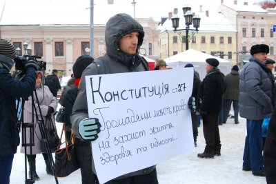 "Рубікон перейдено! Україна вмилася кров’ю!" - мітинг у Чернівцях