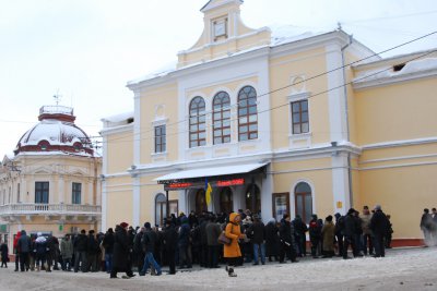 Буковинці влаштували для представників влади «коридор ганьби»