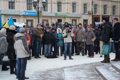 У Чернівцях активісти відправились інформаційною ходою до Гравітону