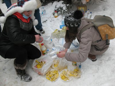 Мітингувальникам допомагають лимонами