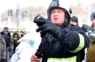 Протестувальники забрали в пожежників шланг, яким ті постачали воду міліції