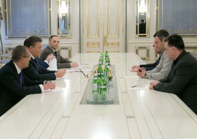 Опозиція прийшла на переговори до Януковича