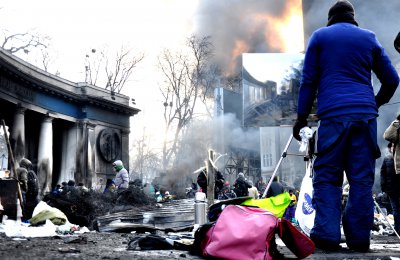 Київський художник пише картину під вибухи гранат