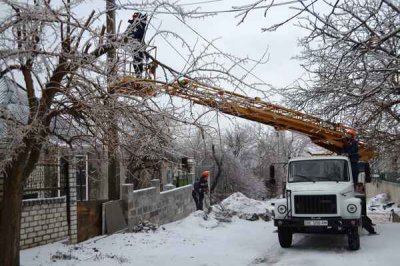 На Буковині вісім сіл все ще без світла через негоду