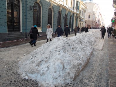 Сніг з вулиці Кобилянської вивозити не будуть