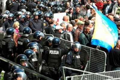 У Боснії та Герцеговині десятки тисяч людей протестують проти влади