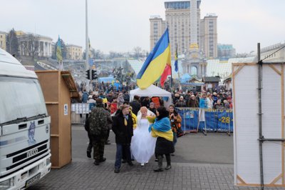 Буковинці у День Валентина одружилися на Майдані