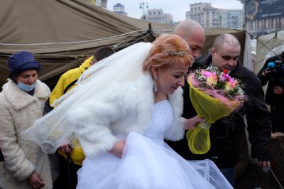 Буковинці у День Валентина одружилися на Майдані